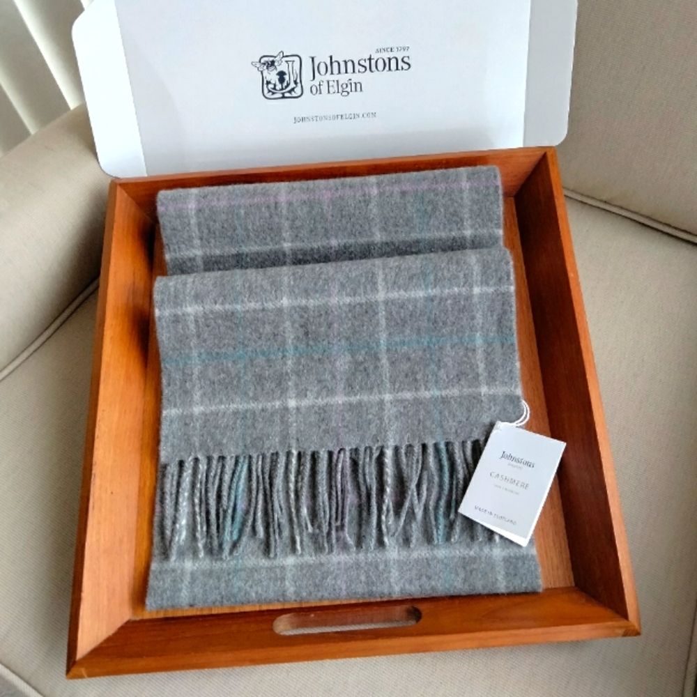 Just in! 100% Cashmere Johnstons of Elgin Scarf - NWT